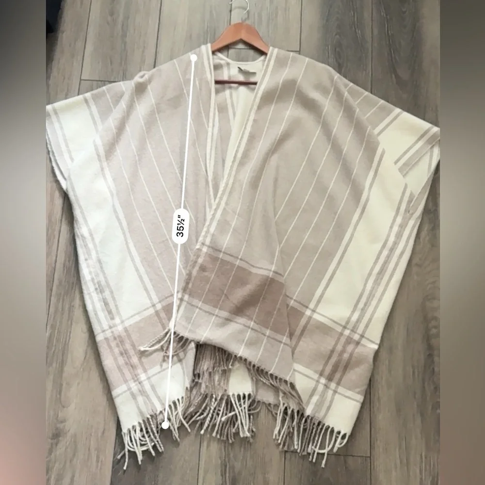 LOFT Beige & Cream Plaid Fringe Poncho M/L